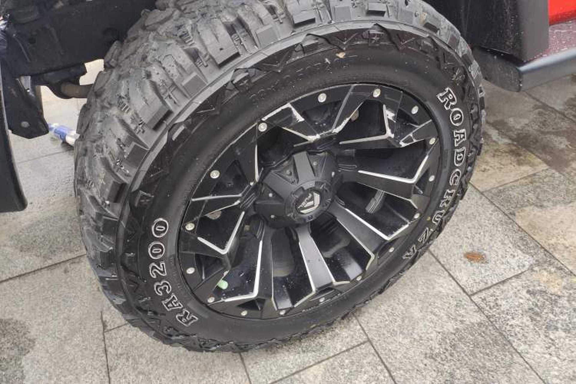 Used Jeep Wrangler 2015 2.8TD Sahara Four-Door Edition Left Front Wheel Hub