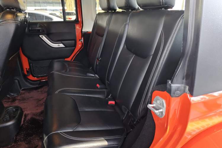 Used Jeep Wrangler 2015 3.0L Sahara Four-Door Edition Left Rear Seat