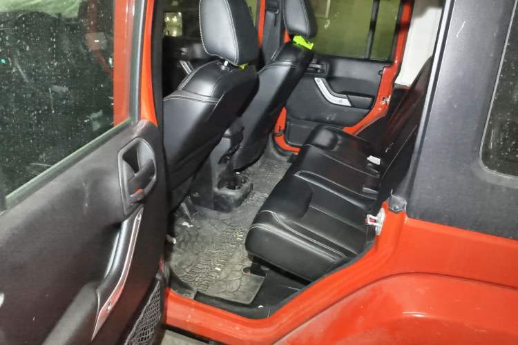Used Jeep Wrangler 2015 3.0L Sahara Four-Door Comfort Edition Left Rear Seat