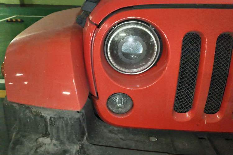 Used Jeep Wrangler 2015 3.0L Sahara Four-Door Comfort Edition Right Front Headlight