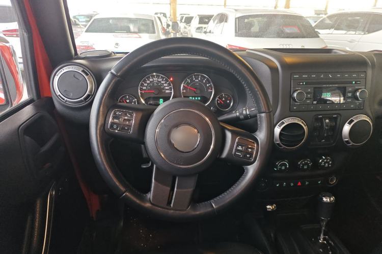 Used Jeep Wrangler 2015 3.0L Sahara Four-Door Edition Steering Wheel