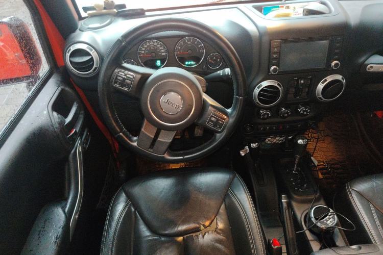 Used Jeep Wrangler 2015 3.0L Sahara Four-Door Edition Steering Wheel