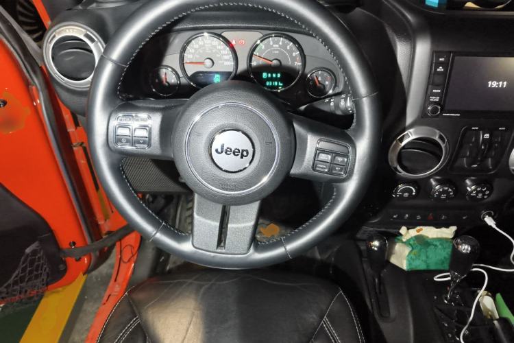 Used Jeep Wrangler 2015 3.0L Sahara Four-Door Comfort Edition Steering Wheel