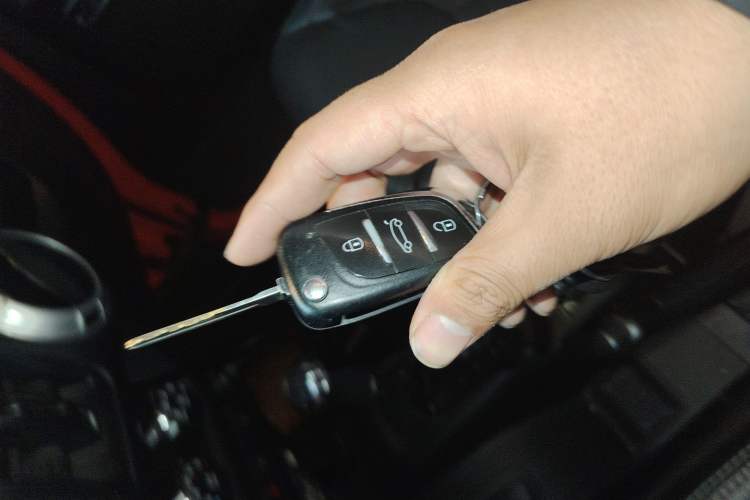 Used Jeep Wrangler 2015 3.0L Sahara Four-Door Edition Vehicle Key