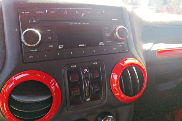 Used Jeep Wrangler 2015 3.0L Sahara Four-Door Comfort Edition Audio And AC Panel