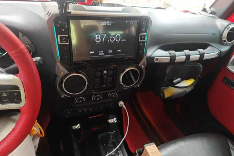 Used Jeep Wrangler 2015 3.0L Sahara Four-Door Comfort Edition Audio And AC Panel