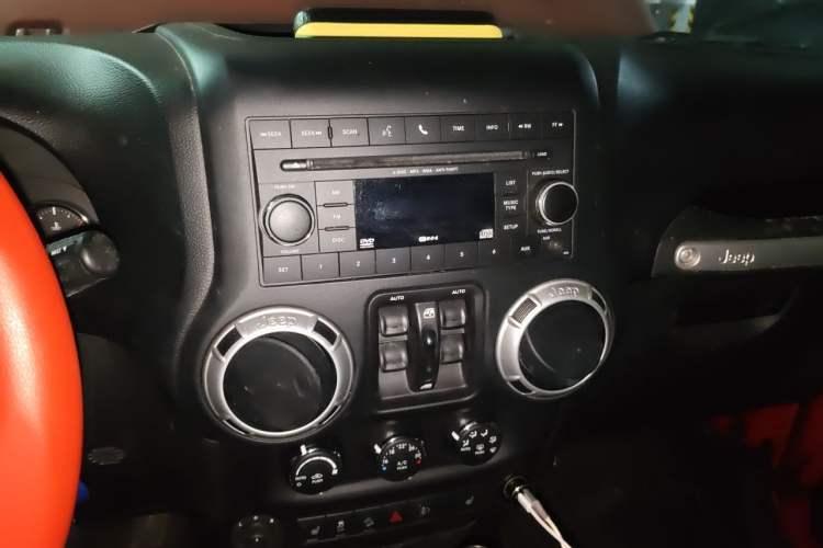 Used Jeep Wrangler 2015 3.0L Sahara Four-Door Comfort Edition Audio And AC Panel