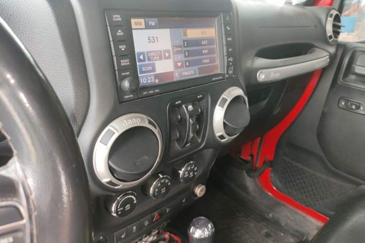 Used Jeep Wrangler 2015 3.6L Rubicon Four-Door Comfort Edition Audio And AC Panel