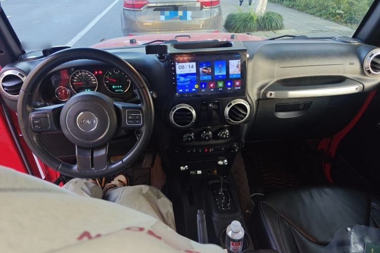Used Jeep Wrangler 2015 3.6L Rubicon Two-Door Comfort Edition Center Console