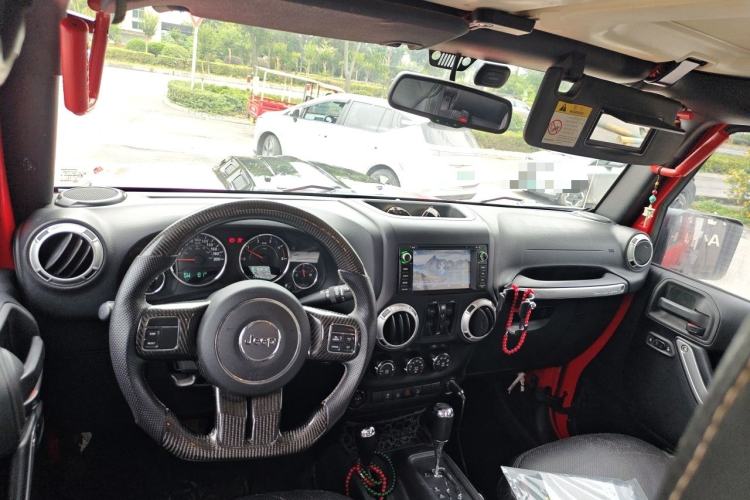 Used Jeep Wrangler 2015 2.8TD Sahara Four-Door Edition Center Console