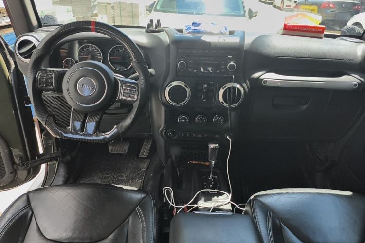 Used Jeep Wrangler 2015 3.0L Sahara Four-Door Edition Center Console