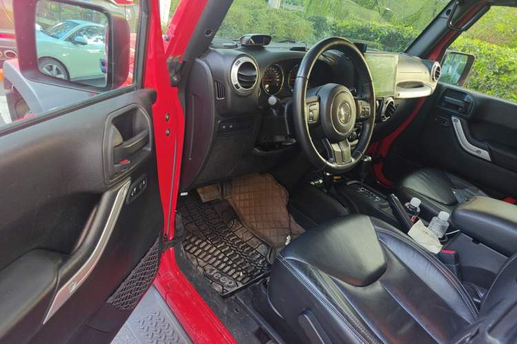 Used Jeep Wrangler 2015 3.6L Rubicon Two-Door Comfort Edition Driver Seat