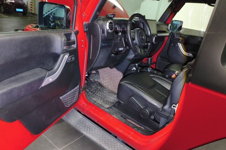 Used Jeep Wrangler 2015 3.6L Rubicon Two-Door Comfort Edition Driver Seat
