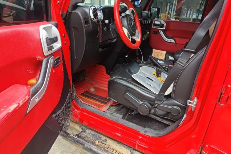 Used Jeep Wrangler 2015 3.0L Sahara Four-Door Comfort Edition Driver Seat