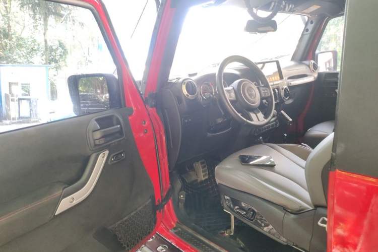 Used Jeep Wrangler 2015 3.6L Rubicon Two-Door Comfort Edition Driver Seat