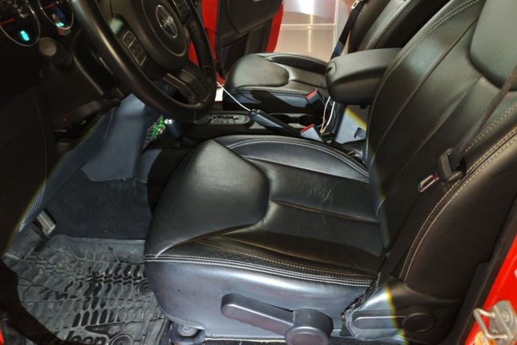 Used Jeep Wrangler 2015 3.0L Sahara Four-Door Comfort Edition Driver Seat