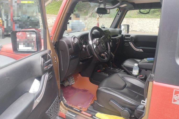Used Jeep Wrangler 2015 3.6L Rubicon two-door model Driver Seat