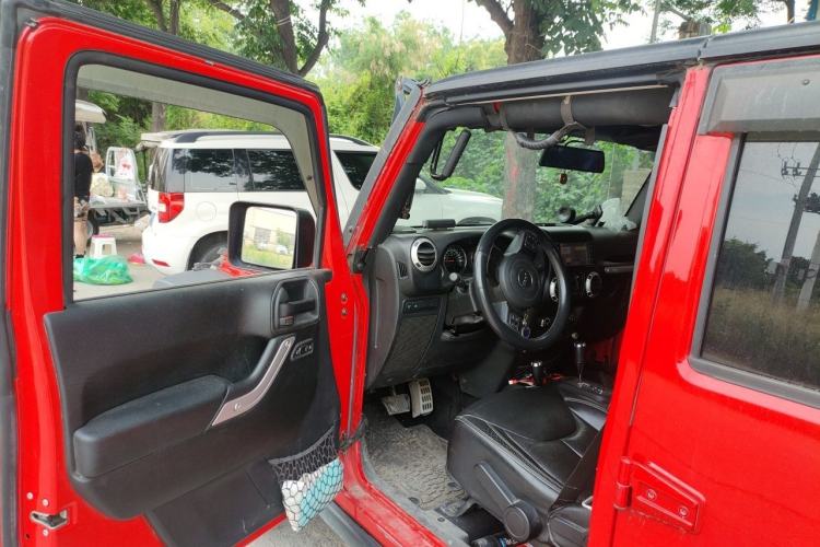Used Jeep Wrangler 2015 3.6L Rubicon Four-Door Comfort Edition Driver Seat