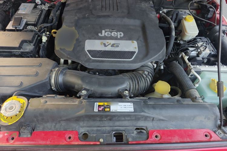 Used Jeep Wrangler 2015 3.6L Rubicon Two-Door Comfort Edition Engine Bay