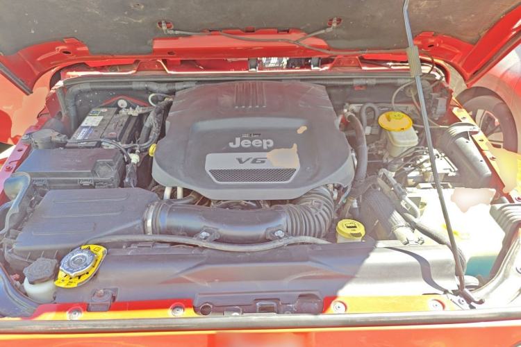 Used Jeep Wrangler 2015 3.0L Sahara Four-Door Comfort Edition Engine Bay