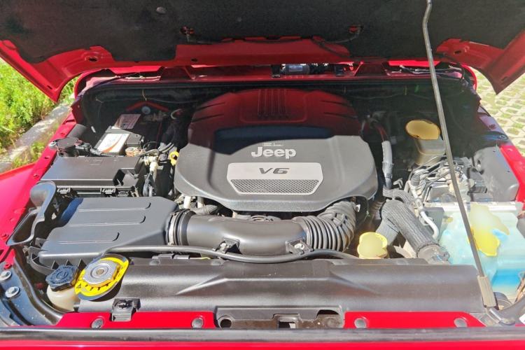 Used Jeep Wrangler 2015 3.0L Sahara Four-Door Comfort Edition Engine Bay