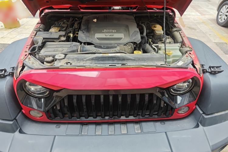 Used Jeep Wrangler 2015 3.0L Sahara Four-Door Comfort Edition Engine Bay
