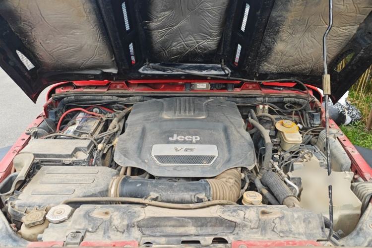 Used Jeep Wrangler 2015 3.6L Rubicon Four-Door Comfort Edition Engine Bay