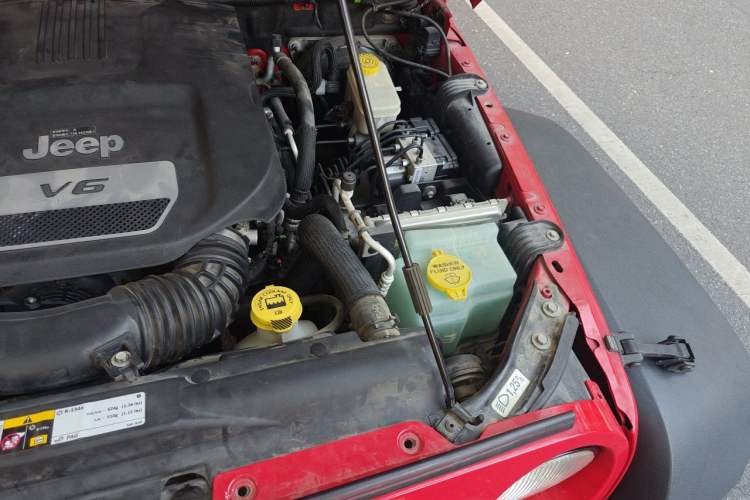Used Jeep Wrangler 2015 3.6L Rubicon Two-Door Comfort Edition Engine Bay Left
