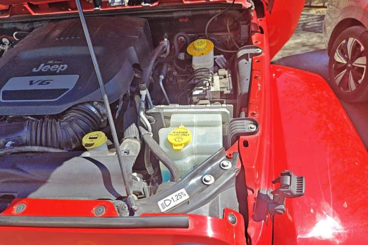 Used Jeep Wrangler 2015 3.0L Sahara Four-Door Comfort Edition Engine Bay Left