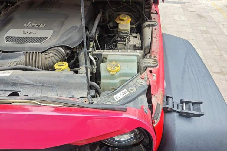Used Jeep Wrangler 2015 3.0L Sahara Four-Door Comfort Edition Engine Bay Left