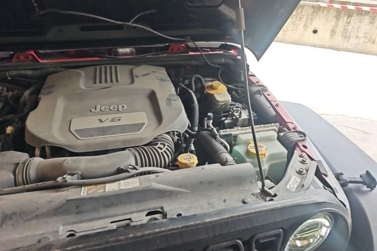 Used Jeep Wrangler 2015 3.6L Rubicon Four-Door Comfort Edition Engine Bay Left