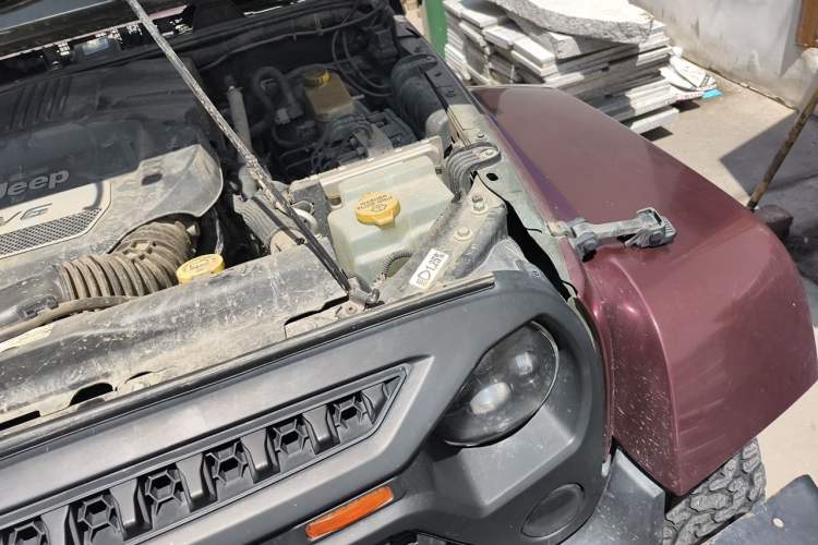 Used Jeep Wrangler 2015 3.0L Sahara Four-Door Edition Engine Bay Left