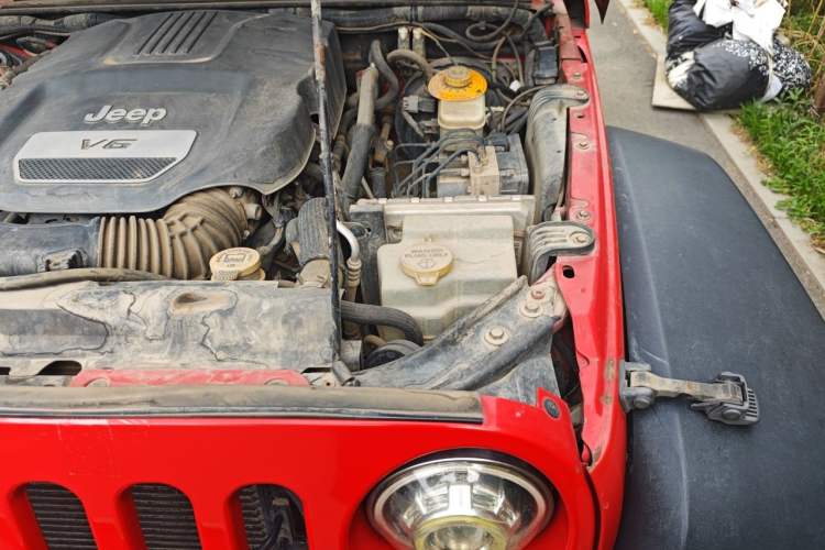 Used Jeep Wrangler 2015 3.6L Rubicon Four-Door Comfort Edition Engine Bay Left
