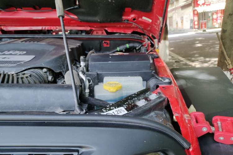 Used Jeep Wrangler 2015 3.6L Rubicon Two-Door Comfort Edition Engine Bay Left