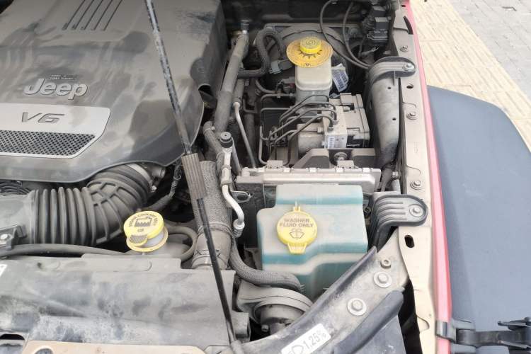 Used Jeep Wrangler 2015 3.6L Rubicon two-door model Engine Bay Left