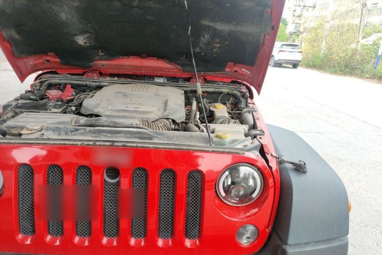 Used Jeep Wrangler 2015 3.6L Rubicon Four-Door Comfort Edition Engine Bay Left