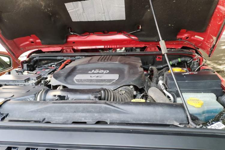 Used Jeep Wrangler 2015 3.6L Rubicon Two-Door Comfort Edition Engine Bay