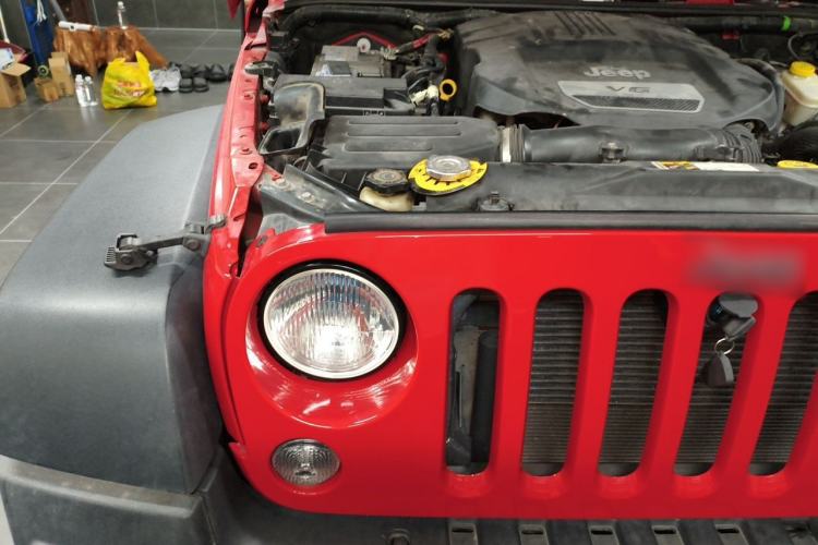 Used Jeep Wrangler 2015 3.6L Rubicon Two-Door Comfort Edition Engine Bay Right