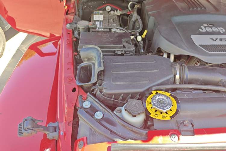 Used Jeep Wrangler 2015 3.0L Sahara Four-Door Comfort Edition Engine Bay Right