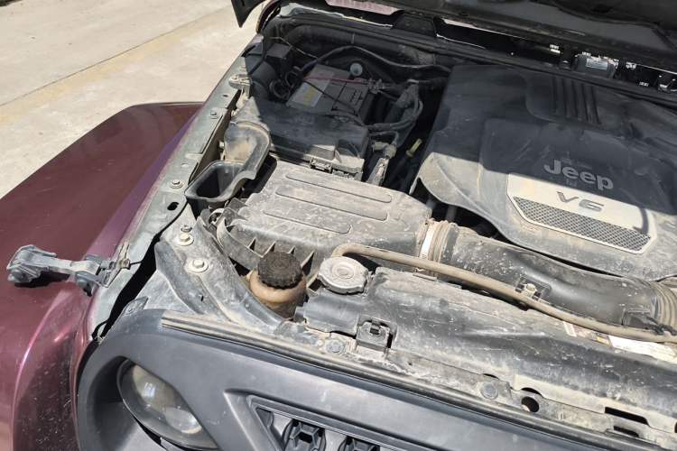 Used Jeep Wrangler 2015 3.0L Sahara Four-Door Edition Engine Bay Right