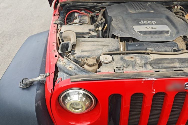 Used Jeep Wrangler 2015 3.6L Rubicon Four-Door Comfort Edition Engine Bay Right