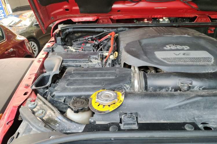 Used Jeep Wrangler 2015 3.6L Rubicon Two-Door Comfort Edition Engine Bay Right