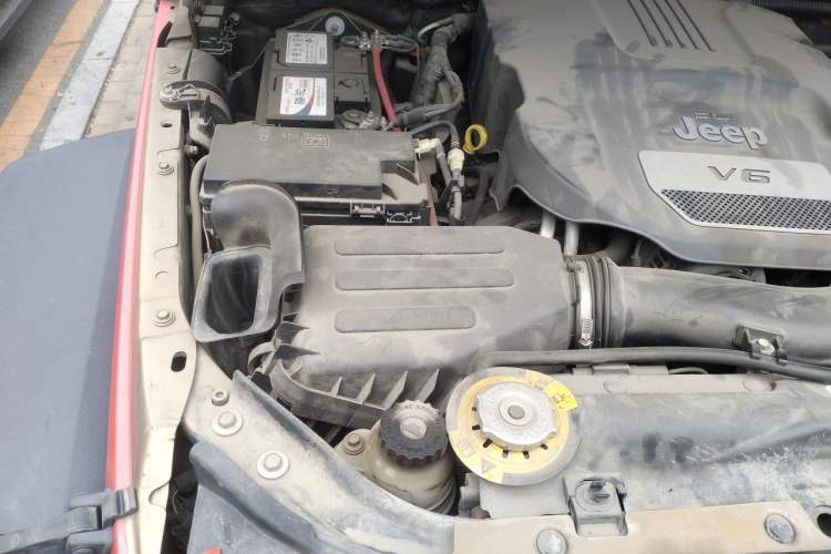 Used Jeep Wrangler 2015 3.6L Rubicon two-door model Engine Bay Right