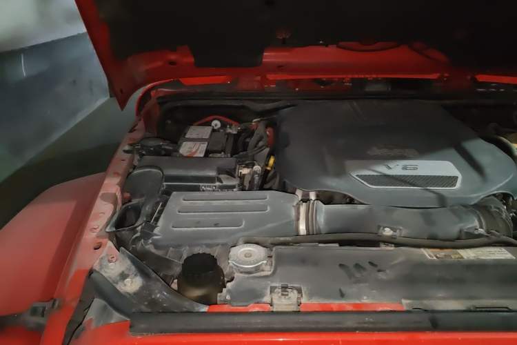 Used Jeep Wrangler 2015 3.0L Sahara Four-Door Comfort Edition Engine Bay Right