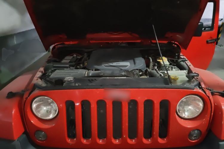 Used Jeep Wrangler 2015 3.0L Sahara Four-Door Comfort Edition Engine Bay