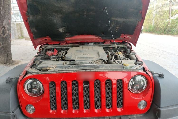 Used Jeep Wrangler 2015 3.6L Rubicon Four-Door Comfort Edition Engine Bay