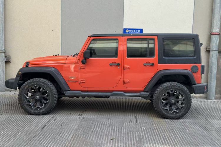 Used Jeep Wrangler 2015 2.8TD Sahara Four-Door Edition Exterior 2