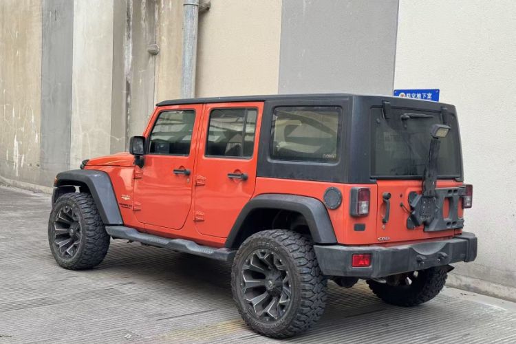 Used Jeep Wrangler 2015 2.8TD Sahara Four-Door Edition Exterior 3