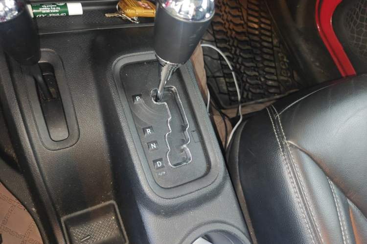 Used Jeep Wrangler 2015 3.6L Rubicon Two-Door Comfort Edition Gear Lever