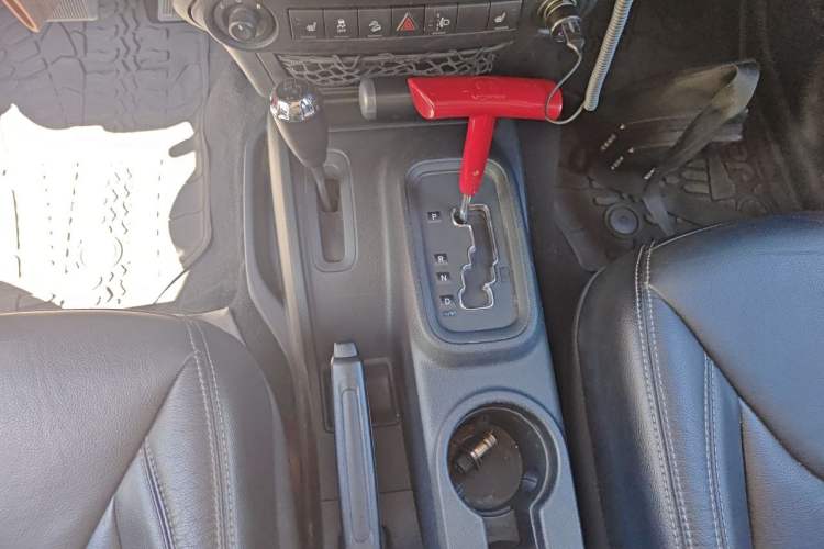 Used Jeep Wrangler 2015 3.0L Sahara Four-Door Comfort Edition Gear Lever
